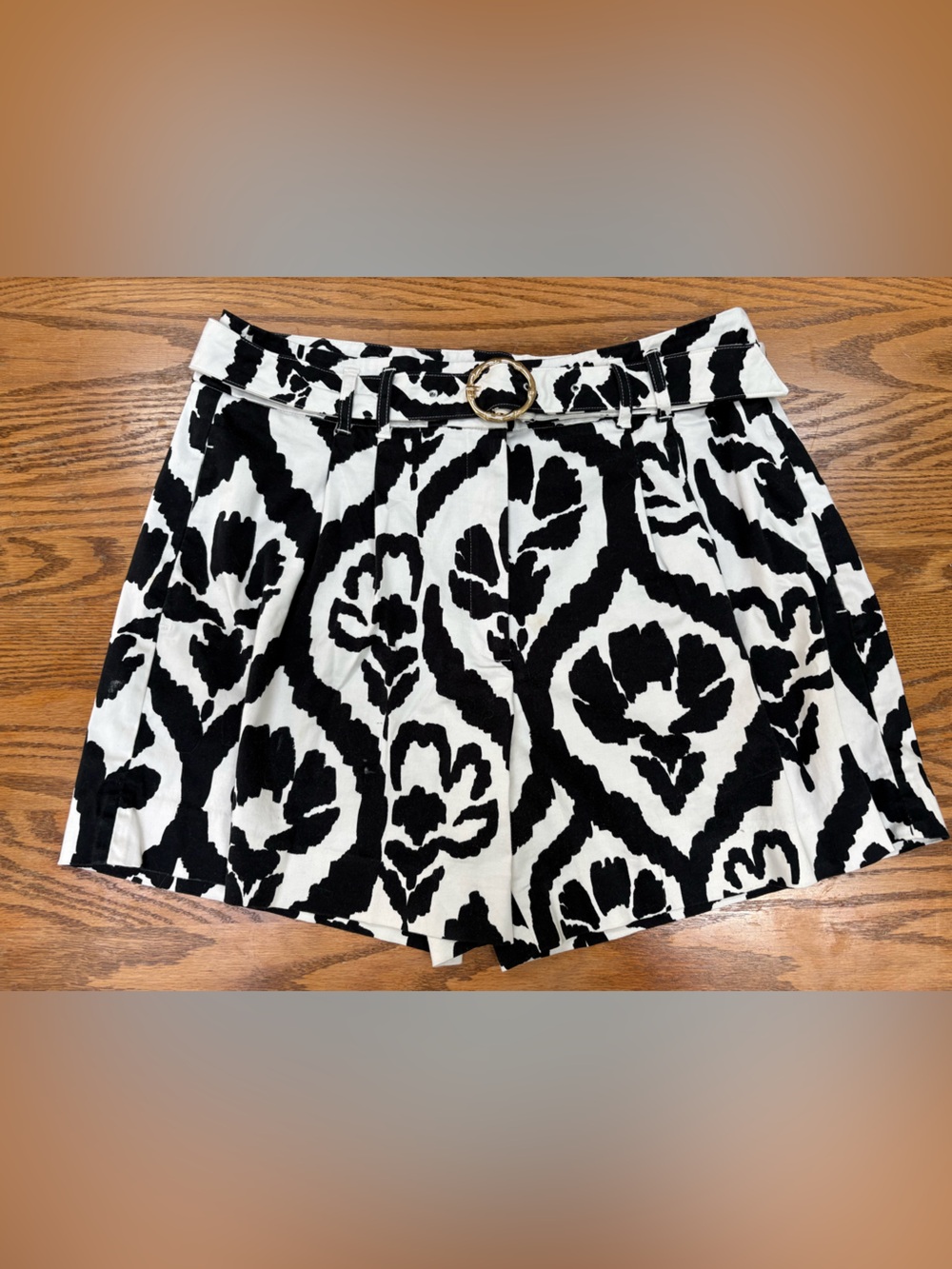 White House Black Market Women's 5” Extra High Rise Shorts with belt